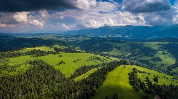 Luftaufnahme Der Sommerlandschaft Mit Blick Auf Die Bergkette Borzhava Den — Stockfoto