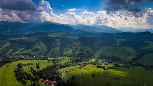 Luftaufnahme Der Sommerlandschaft Mit Blick Auf Die Bergkette Borzhava Den — Stockfoto