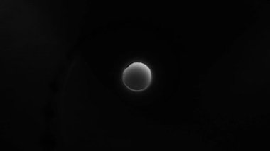 Siyah bir tüneldeki ışığın taklidi