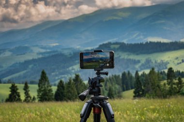 Sunny Transcarpathia denilen manzara 