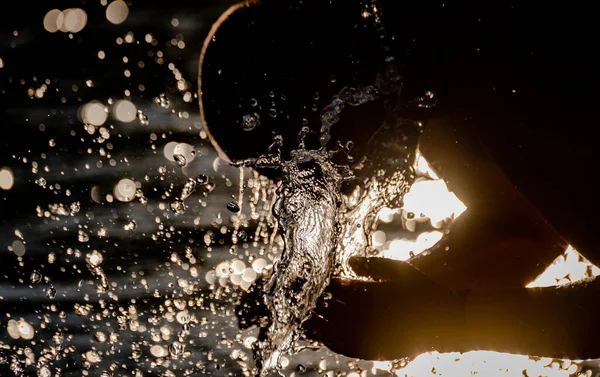 Muž Myje Říční Vodu — Stock fotografie