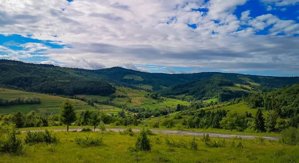 喀尔巴阡山脉波尔查瓦山脉的夏季雷雨景观 — 图库照片
