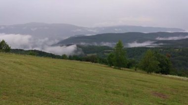Karpatlar 'da Zaman Hızı Yazı Fırtınası manzarası