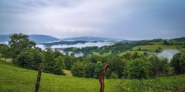 Yaz Karpatları fırtınadan sonra manzara