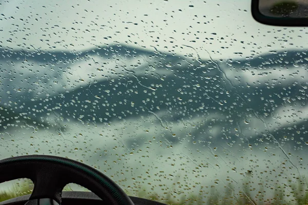 Paisagem Verão Tempestuoso Cárpatos Com Suv — Fotografia de Stock