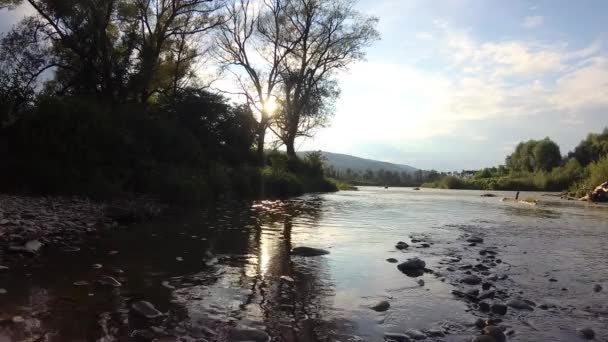 Paisaje Río Verano Montaña Atardecer — Vídeos de Stock