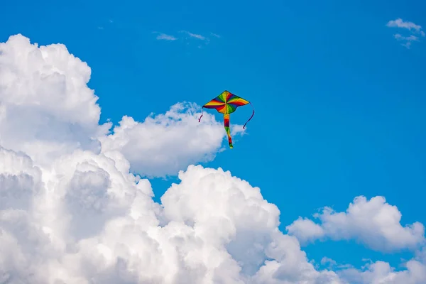 Vol Cerf Volant Dans Les Montagnes Été — Photo