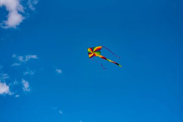 Pipa Voando Nas Montanhas Verão — Fotografia de Stock