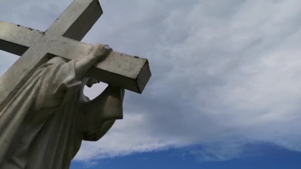 乡间与耶稣相交的敬拜十字架景观 — 图库视频影像