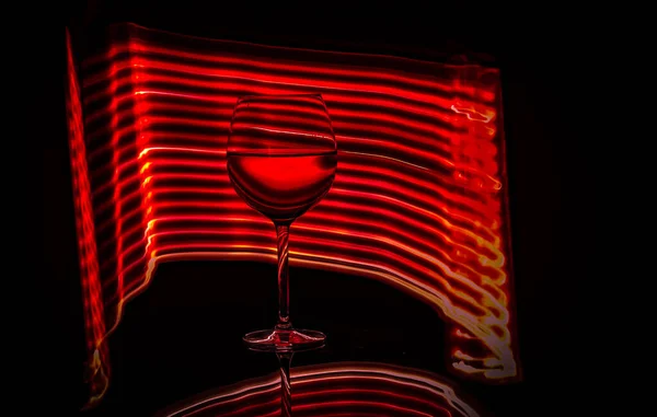 光で描く技術で作られたガラス ボトル ワインからの静物画 — ストック写真