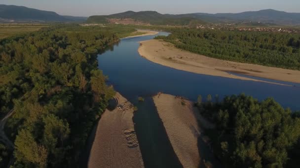 喀尔巴阡山脉山区河流的航拍 — 图库视频影像