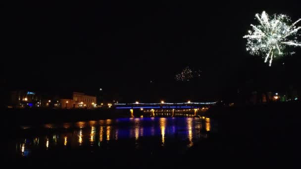Fogos Artifício Festivos Sobre Cidade Noturna Uzhgorod — Vídeo de Stock
