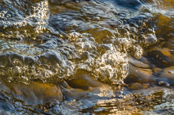 Piękne Fale Przezroczystej Wody Górskiej Rzeki — Zdjęcie stockowe