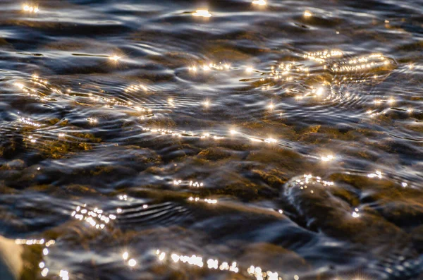Όμορφα Κύματα Διαφανούς Νερού Ενός Ορεινού Ποταμού — Φωτογραφία Αρχείου