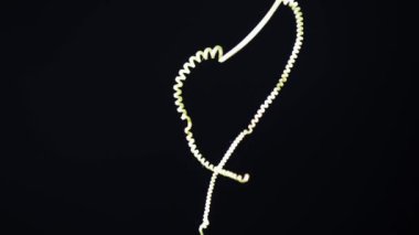 Kalp şeklinde bir sarmal vahşi bitki filizleri