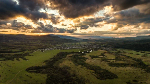 Fotografie Aeriană Zonelor Rurale Din Carpați Apusul Soarelui — Fotografie, imagine de stoc