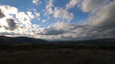 Karpatlar 'da gün batımında kırsal kesimde zaman kaybı