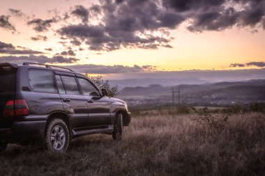 SUV başlıklı manzara seyahati 