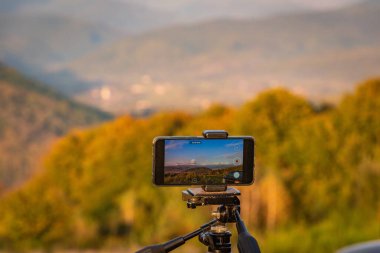 Sonbahar Karpatlarının akıllı telefon çekimleri