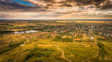 Sunny Transcarpathian başlıklı manzara 