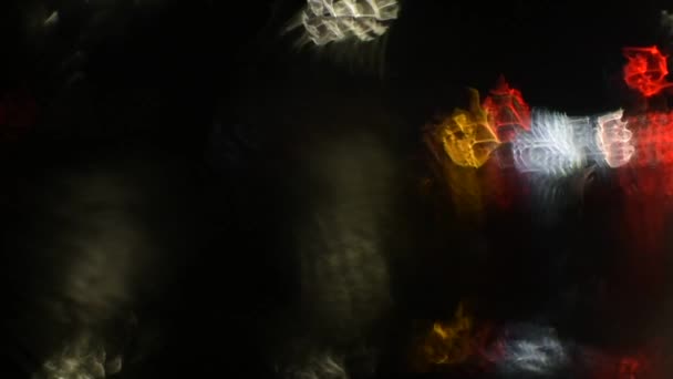 雨天城市交通中汽车前灯的自然倾斜 — 图库视频影像