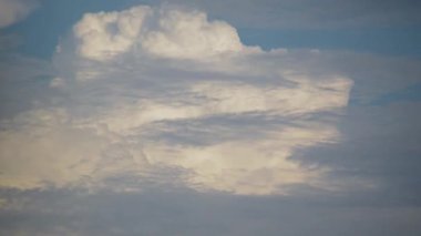 Dağlık alanlarda gök gürültülü bulutların oluşumu