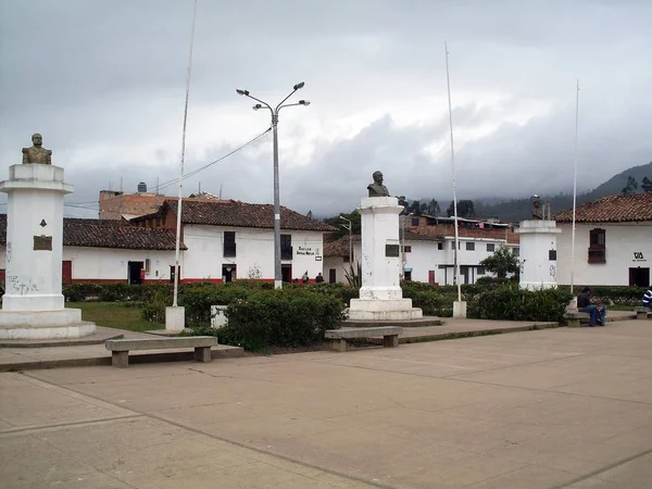 Praça Pitoresca Burgos Centro Cidade Chachapoyas Dia Nublado Jardins Monumentos — Fotografia de Stock