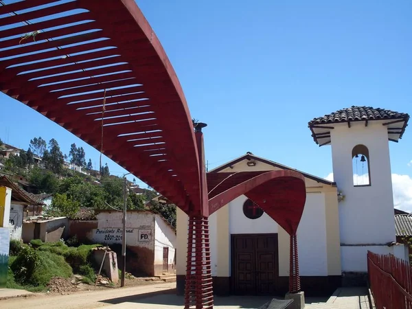 Pequena Igreja Nas Colinas Perto Cidade Chachapoyas Bela Torre Sineira — Fotografia de Stock