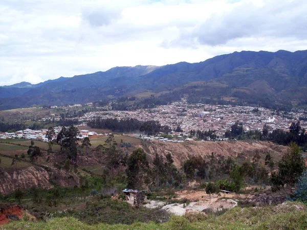 Chachapoyas Şehrinin Panoramik Görünümü Bulutlu Gün — Stok fotoğraf