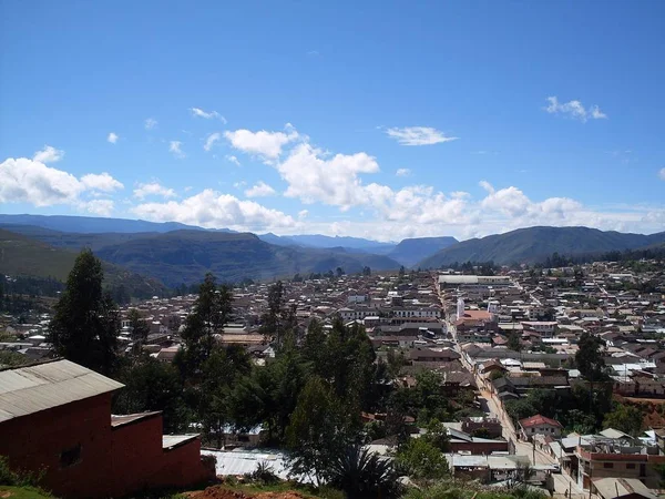 Chachapoyas Şehrinin Panoramik Manzarası Güneşli Bir Gün Ana Caddeler Ana — Stok fotoğraf
