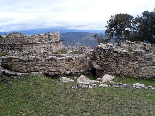 Casas Circulares Terceiro Nível Fortaleza Kuelap Céu Nublado Floresta Vista — Fotografia de Stock