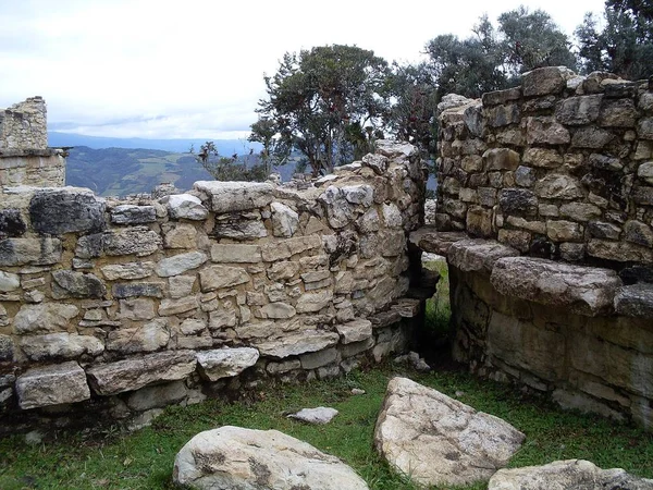 Κυκλικά Σπίτια Του Φρουρίου Του Kuelap Στη Μέση Του Δάσους — Φωτογραφία Αρχείου