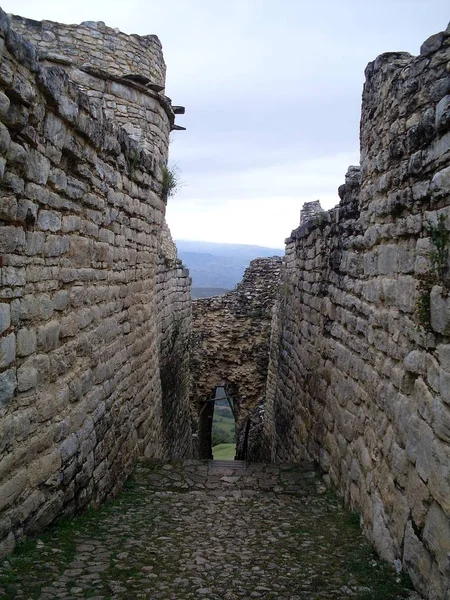 Vista Desde Interior Puerta Principal Fortaleza Kuelap Con Sus Enormes — Foto de Stock