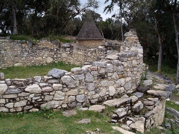 Casa Pedra Circular Fortaleza Kuelap Telhado Palha Cônico Típico Cultura — Fotografia de Stock