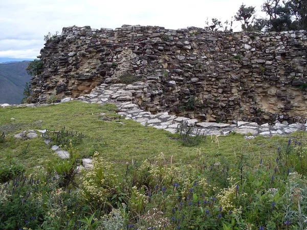Kuelap Kalesi Nin Ana Girişinde Katı Taştan Yapılmış — Stok fotoğraf