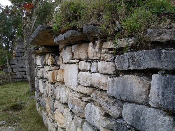 Εξωτερικοί Τοίχοι Κυκλικής Κατοικίας Χτισμένης Πέτρα Μέσα Στο Φρούριο Του — Φωτογραφία Αρχείου
