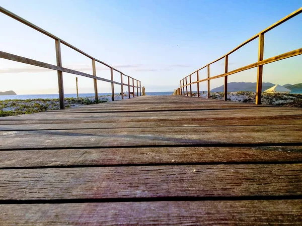 Ponte Legno Accedere Alla Spiaggia Deserta Con Mare Tranquillo Paradiso — Foto Stock