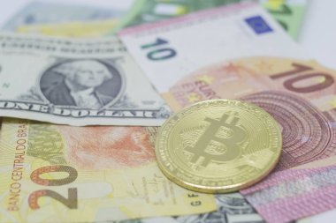 Bitcoin birlikte Avrupa, ABD ve Brezilya'dan gelen diğer mevcut paraları gruplandırmıştır. Yeni yatırım biçimleri