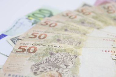 Brezilya gerçek notları. Elli reais gruplanmış Brezilya banknotları