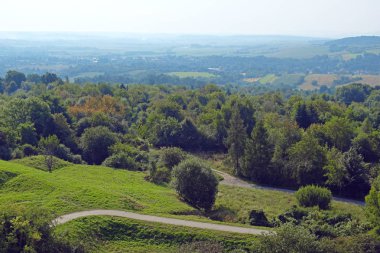 Güneşli bir günde Karpat dağ manzarası. Avrupa. Polonya
