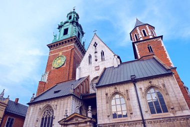 Gardens ve cathedra ile bir Wawel kale manzarası. Polonya'da Krakow tarihi şehir