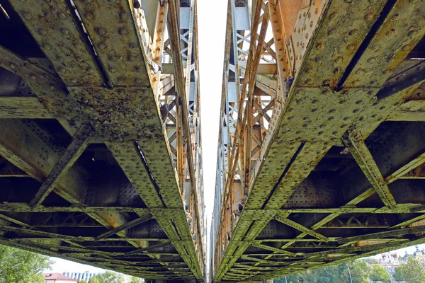 Debaixo Ponte Ferroviária Paisagem Industrial — Fotografia de Stock