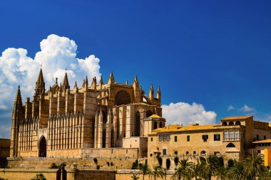Bulutlar ile Palma Del Majorca İspanya Katedrali