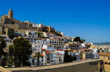 İbiza Town Ibiza İspanya Tepenin üstünde Eski Kale ile