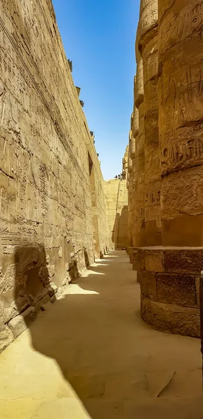 Piliers Dans Karnak Temple Avec Hiéroglyphes — Photo