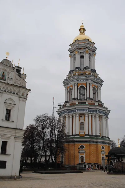Altın kubbekiev Pechersk Lavra görünümü