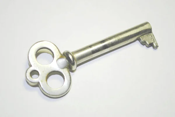 Vintage Schlüssel Auf Weißem Hintergrund — Stockfoto