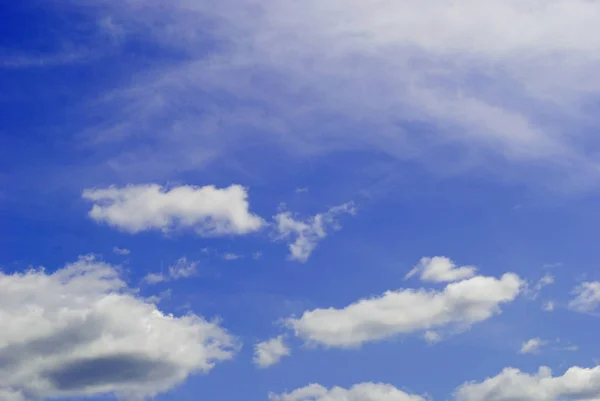 Yaz aylarında Cumulus gökyüzü