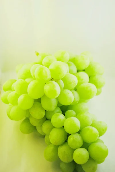 Gromada Zielonych Winogron Białym Tle — Zdjęcie stockowe