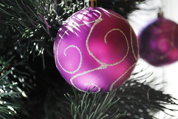 Giocattolo Dell Albero Natale Palla Viola Decorazione Natale — Foto Stock